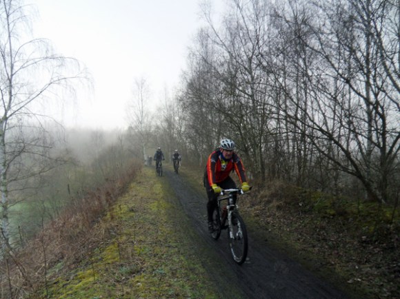 Cycliste sur un terril - Rando des renards des sables 2013