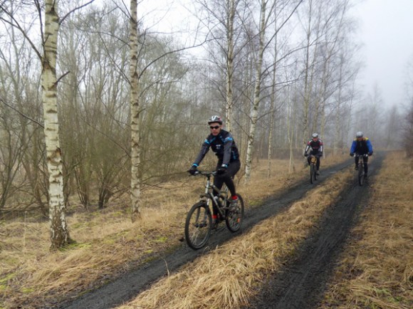 Cycliste sur un terril - Rando des renards des sables 2013