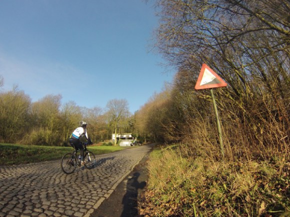 Cycliste - montée pavée du Kemmel berg