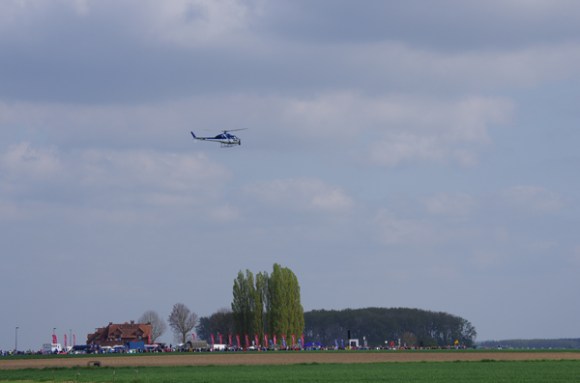 Paris Roubaix 2014 - Carrefour de l'arbre vu du Pavé de Gruson - caravane