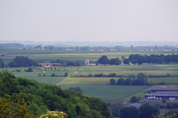 Cimetière militaire de Souchez vu de Notre Dame de Lorette