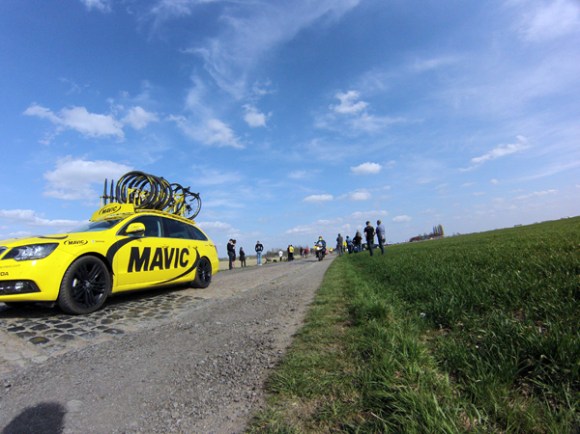 Paris Roubaix 2015 - voiture suiveuse